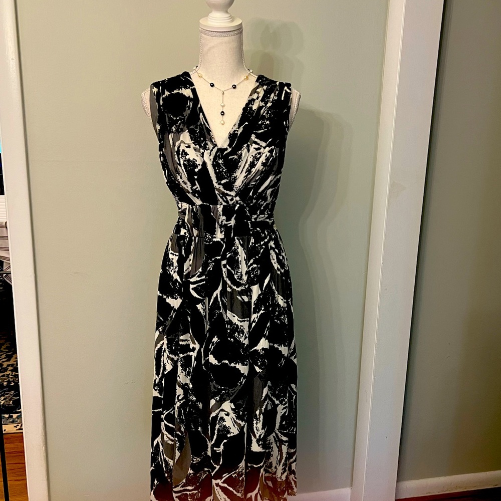 Lovely v-neck faux wrap style nylon chiffon dress has invisible back zipper.